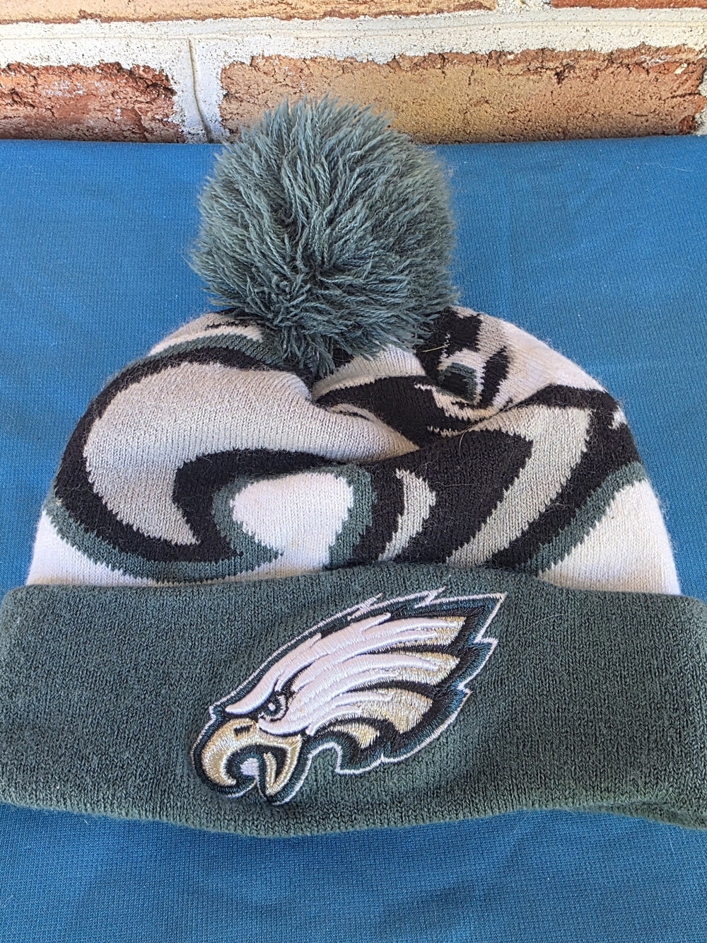 EAGLES NEW ERA Green Pom Beanie Winter Hat